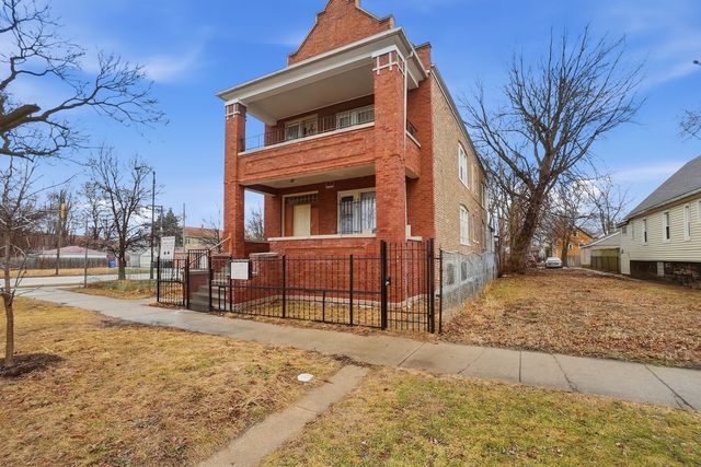 8705 S Saginaw Avenue, Chicago, IL 60617