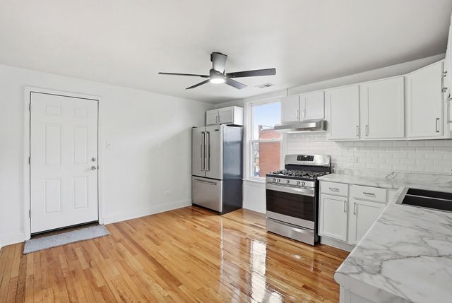 8705 S Saginaw Avenue, Chicago, IL 60617