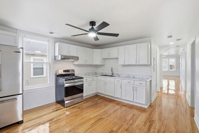 8705 S Saginaw Avenue, Chicago, IL 60617