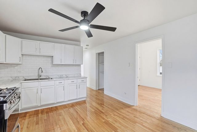 8705 S Saginaw Avenue, Chicago, IL 60617