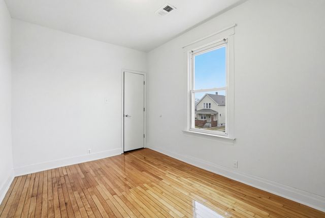 8705 S Saginaw Avenue, Chicago, IL 60617