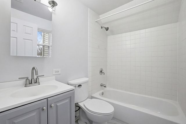 8705 S Saginaw Avenue, Chicago, IL 60617