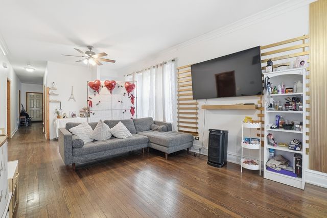 8705 S Saginaw Avenue, Chicago, IL 60617