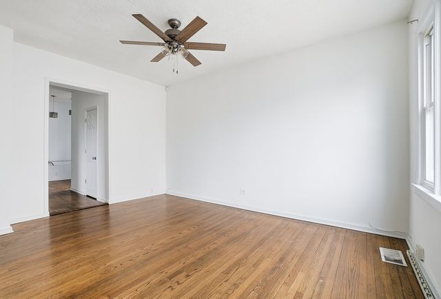 8705 S Saginaw Avenue, Chicago, IL 60617