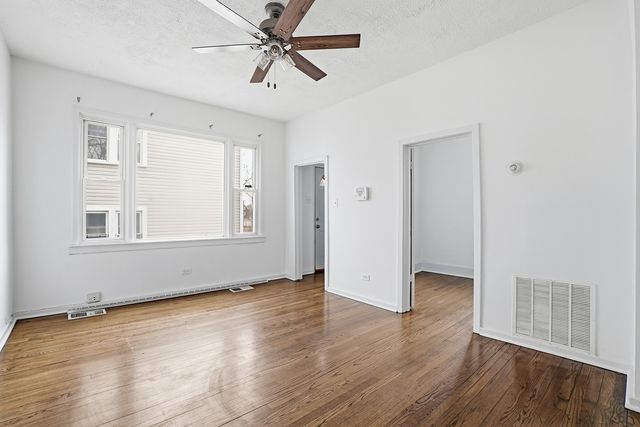 8705 S Saginaw Avenue, Chicago, IL 60617