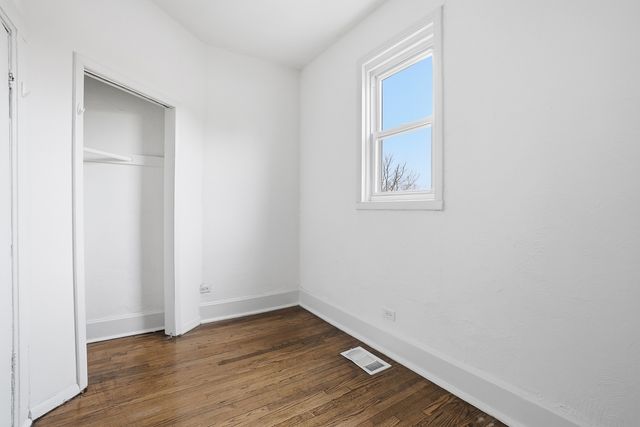 8705 S Saginaw Avenue, Chicago, IL 60617