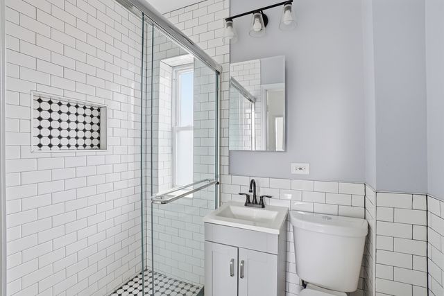 8705 S Saginaw Avenue, Chicago, IL 60617