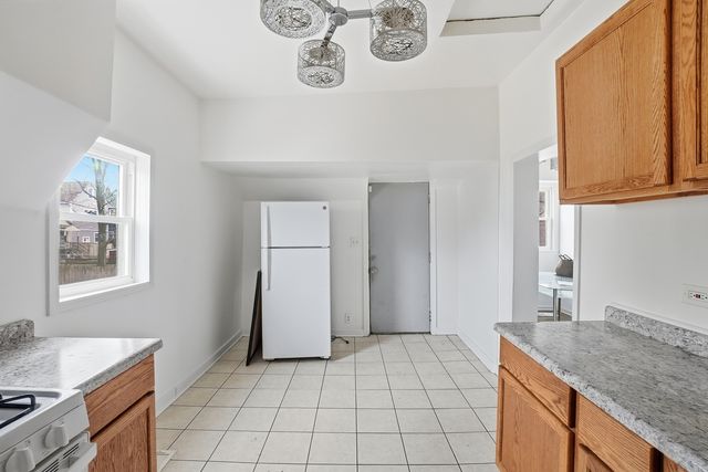 8705 S Saginaw Avenue, Chicago, IL 60617