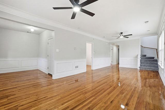 8705 S Saginaw Avenue, Chicago, IL 60617