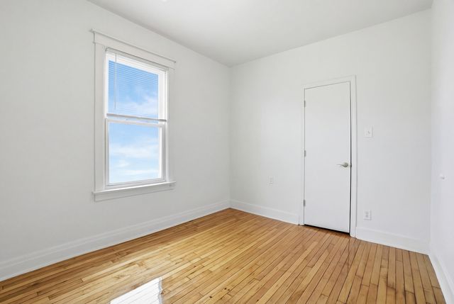 8705 S Saginaw Avenue, Chicago, IL 60617