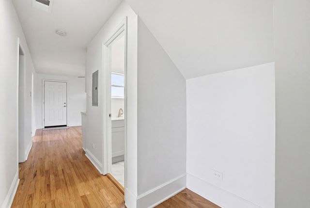 8705 S Saginaw Avenue, Chicago, IL 60617