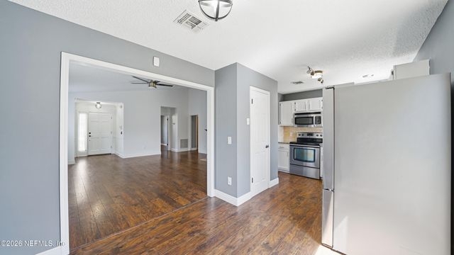 374 HICKORY HOLLOW Drive N, Jacksonville, FL 32225