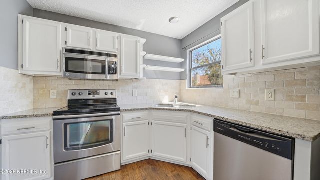 374 HICKORY HOLLOW Drive N, Jacksonville, FL 32225