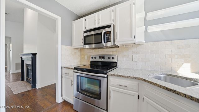 374 HICKORY HOLLOW Drive N, Jacksonville, FL 32225