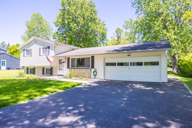 22 Putting Green Lane, Perinton, NY 14526