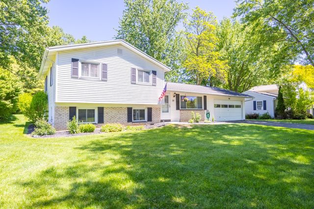 22 Putting Green Lane, Perinton, NY 14526