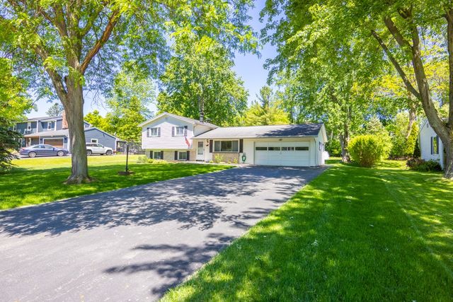 22 Putting Green Lane, Perinton, NY 14526