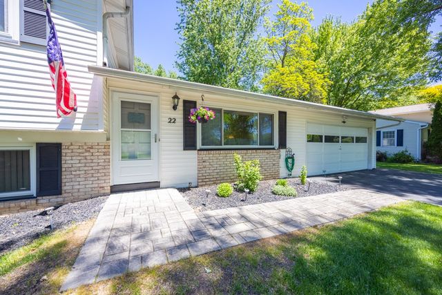 22 Putting Green Lane, Perinton, NY 14526