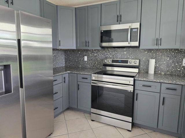 582 NW Sherbrooke Avenue, Port St. Lucie, Port St Lucie, FL 34983