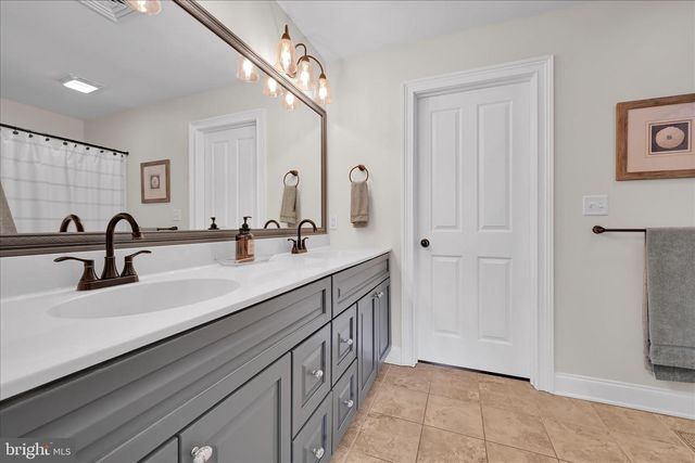 678 INTEGRITY DR, Lititz, PA 17543