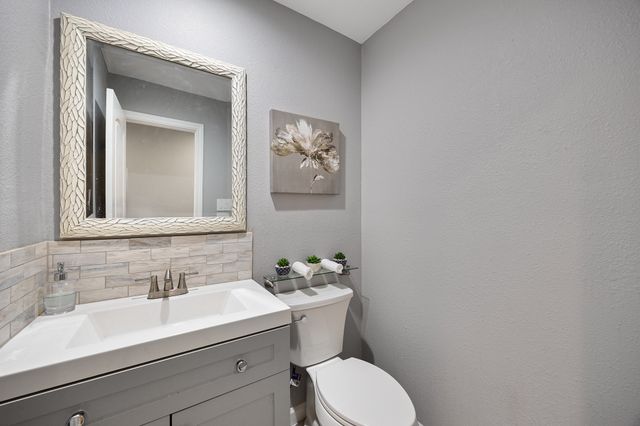 451 Whitney Street, Cedar Hill, TX 75104