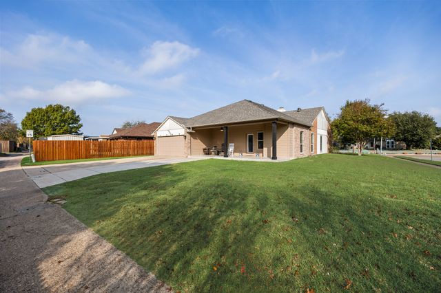 451 Whitney Street, Cedar Hill, TX 75104