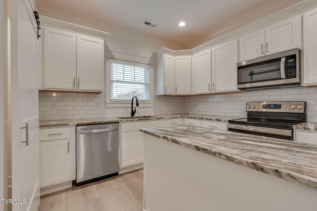 168 Gunners Way, Gray, TN 37615