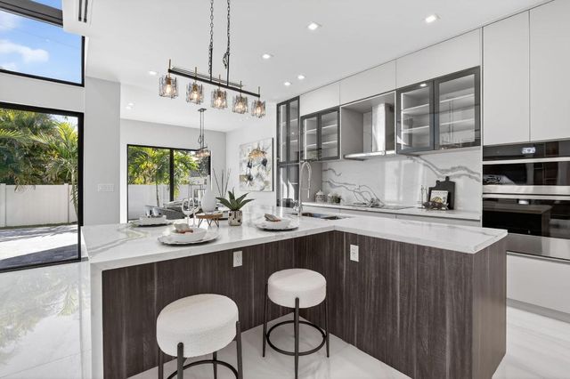 750 NE 16th Avenue, Fort Lauderdale, FL 33304