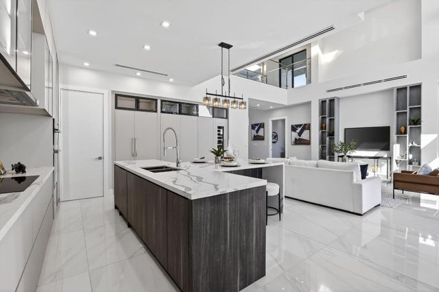 750 NE 16th Avenue, Fort Lauderdale, FL 33304