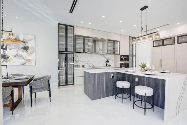 750 NE 16th Avenue, Fort Lauderdale, FL 33304