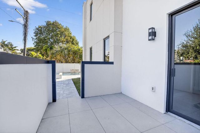 750 NE 16th Avenue, Fort Lauderdale, FL 33304