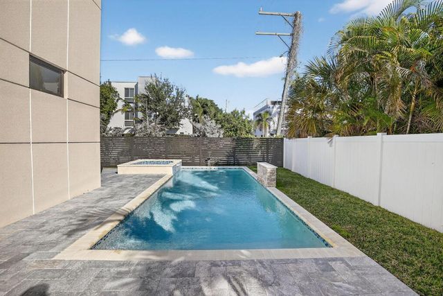 750 NE 16th Avenue, Fort Lauderdale, FL 33304