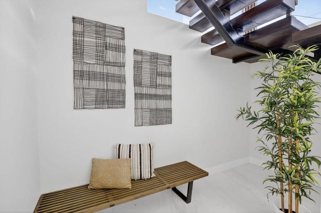 750 NE 16th Avenue, Fort Lauderdale, FL 33304