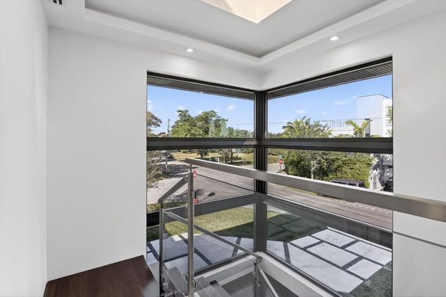 750 NE 16th Avenue, Fort Lauderdale, FL 33304