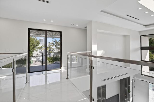 750 NE 16th Avenue, Fort Lauderdale, FL 33304