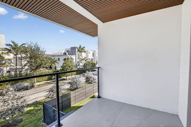 750 NE 16th Avenue, Fort Lauderdale, FL 33304