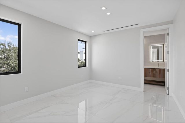 750 NE 16th Avenue, Fort Lauderdale, FL 33304