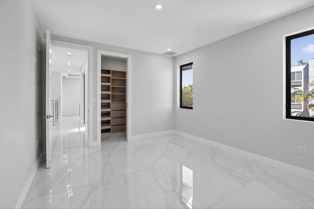 750 NE 16th Avenue, Fort Lauderdale, FL 33304