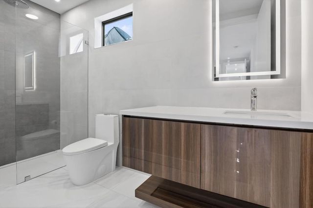 750 NE 16th Avenue, Fort Lauderdale, FL 33304