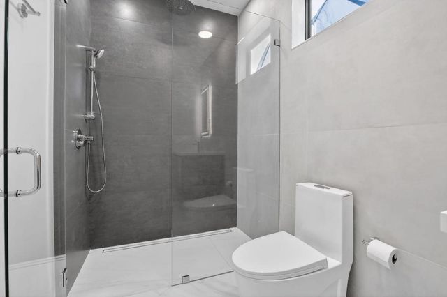 750 NE 16th Avenue, Fort Lauderdale, FL 33304