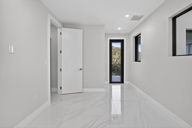 750 NE 16th Avenue, Fort Lauderdale, FL 33304