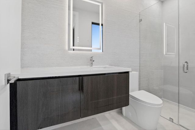 750 NE 16th Avenue, Fort Lauderdale, FL 33304