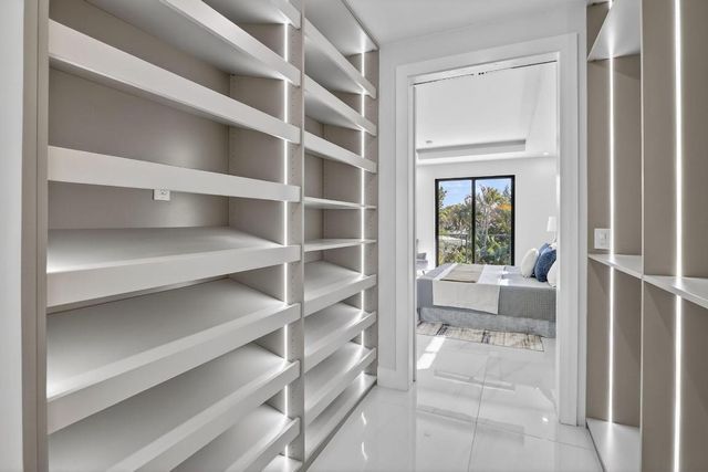 750 NE 16th Avenue, Fort Lauderdale, FL 33304