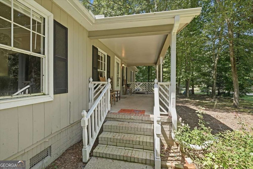 215 Hoke Street, Maysville, GA 30558 — photo 3