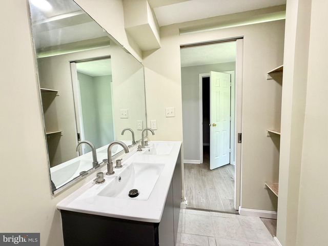 2 CINNABAR CT, Gaithersburg, MD 20879