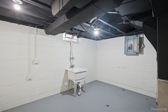 17326 Kentfield Street, Detroit, MI 48219