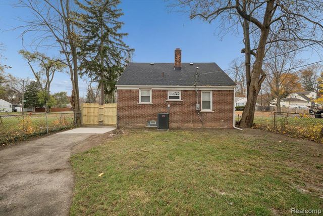 17326 Kentfield Street, Detroit, MI 48219