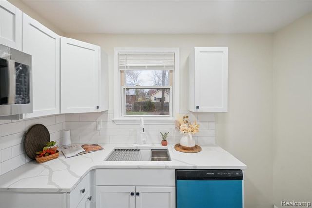 17326 Kentfield Street, Detroit, MI 48219