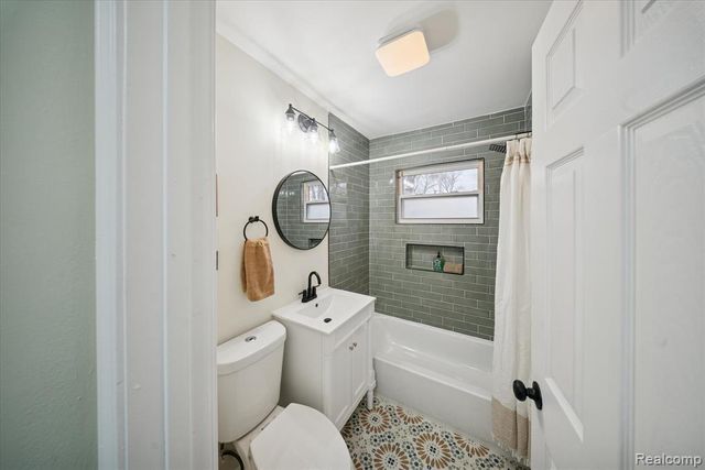 17326 Kentfield Street, Detroit, MI 48219