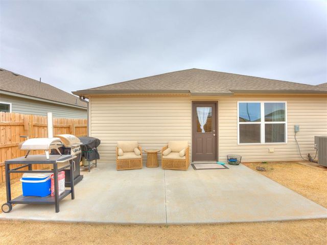 11812 Annette Place, Yukon, OK 73099